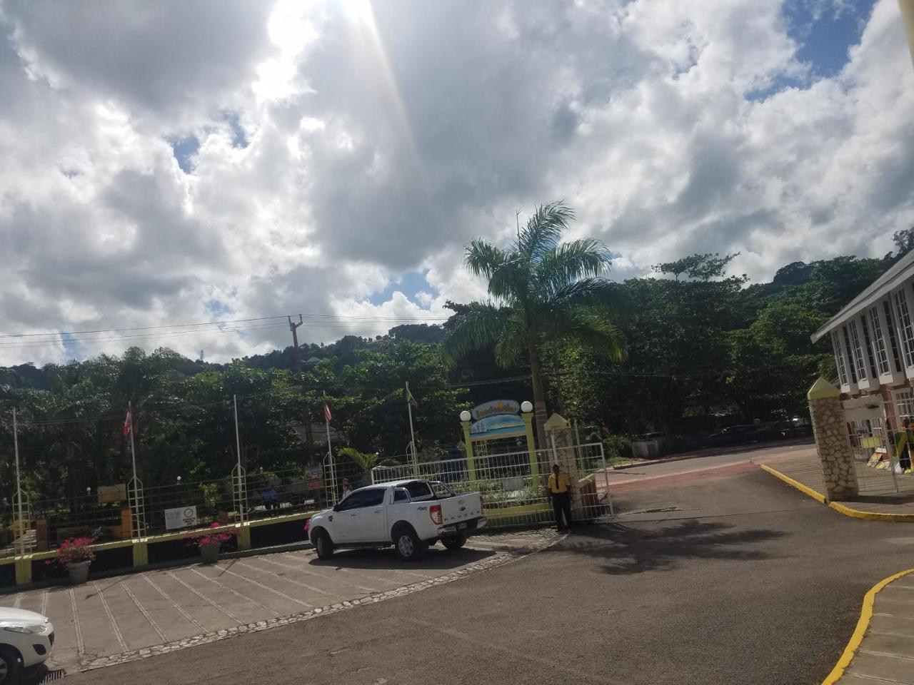 Rosi Ocean Sand Hotel Apt Ocho Rios Ngoại thất bức ảnh